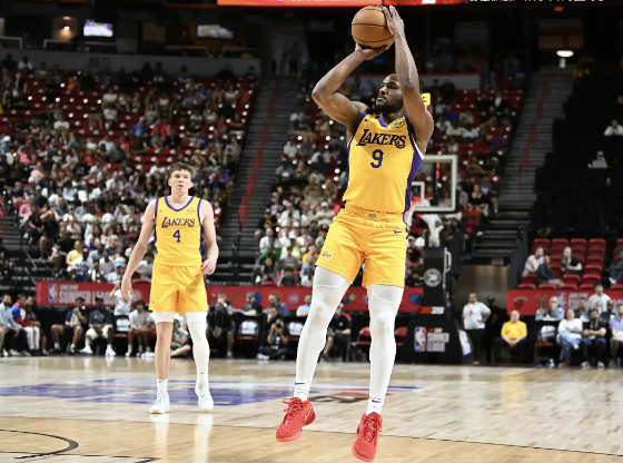NBA夏联-布朗尼得分创新高克内克特20+7 湖人擒骑士夺2连胜 NBA夏联-布朗尼得分创新高克内克特20+7 湖人擒骑士夺2连胜
