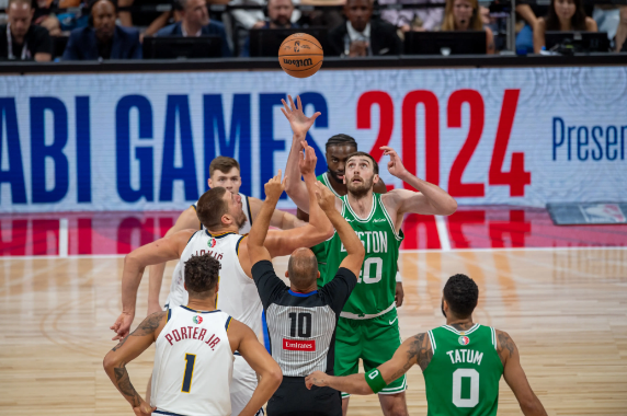 NBA季前赛-威少掘金首秀摘12+4+8 普理查德21分绿军4分险胜 NBA季前赛-威少掘金首秀摘12+4+8 普理查德21分绿军4分险胜