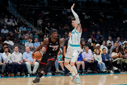 NBA季前赛-三球砍全场最高24+6+5巴特勒11分 黄蜂3分险胜热火 NBA季前赛-三球砍全场最高24+6+5巴特勒11分 黄蜂3分险胜热火