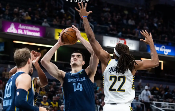 NBA季前赛-灰熊4分险胜步行者 扎克-埃迪23+9 河村勇辉10+7 NBA季前赛-灰熊4分险胜步行者 扎克-埃迪23+9 河村勇辉10+7