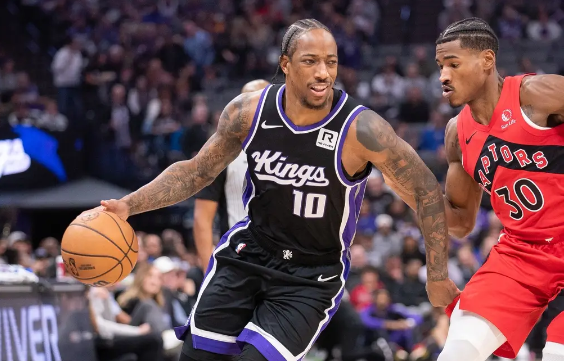 小萨17+11+13 德罗赞27分 巴雷特23分 国王逆转猛龙 小萨17+11+13 德罗赞27分 巴雷特23分 国王逆转猛龙