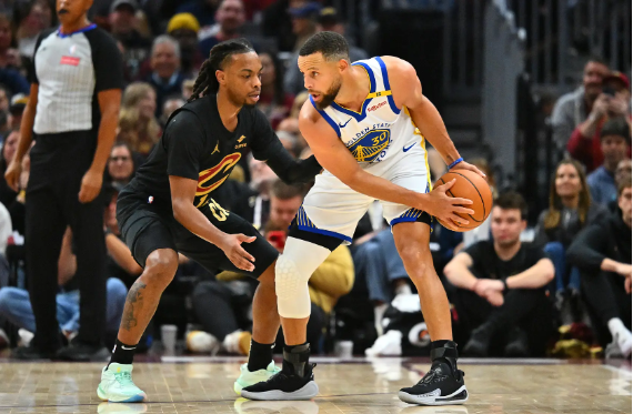 加兰27+6 库里12分6失误 骑士20记三分射穿勇士取开季10连胜