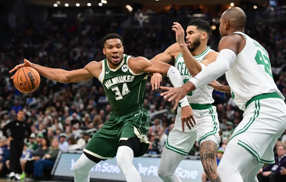 塔图姆31+12+6 字母哥43+13 利拉德15中4 绿军17分逆转雄鹿