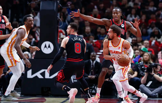 拉文26分 特雷-杨25+13 公牛7人上双轻取老鹰 拉文26分 特雷-杨25+13 公牛7人上双轻取老鹰