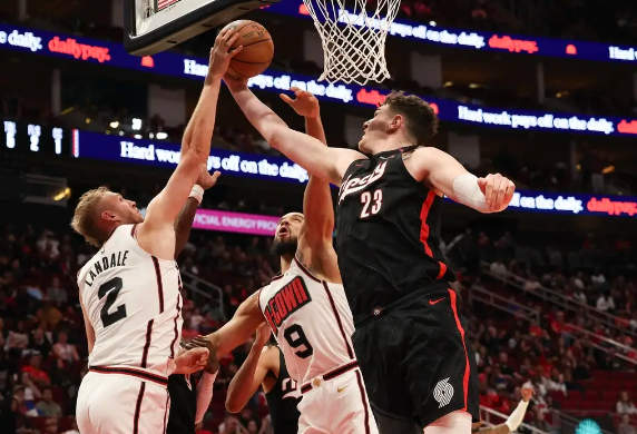 西蒙斯24分&末节15分 克林根19板 申京22+5 开拓者复仇火箭 西蒙斯24分&末节15分 克林根19板 申京22+5 开拓者复仇火箭