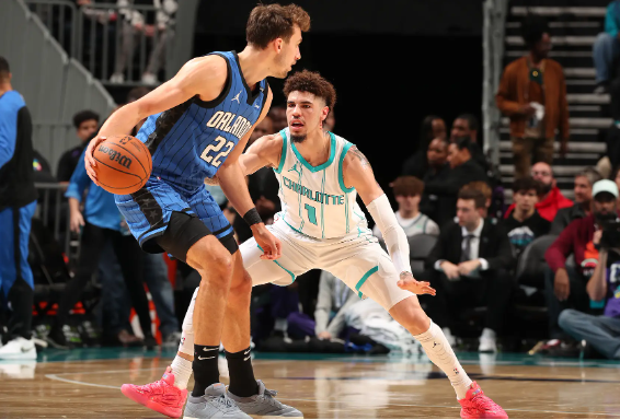 小瓦格纳21+7&末节6中6 鲍尔空砍44+9+7 魔术逆转黄蜂迎3连胜 小瓦格纳21+7&末节6中6 鲍尔空砍44+9+7 魔术逆转黄蜂迎3连胜