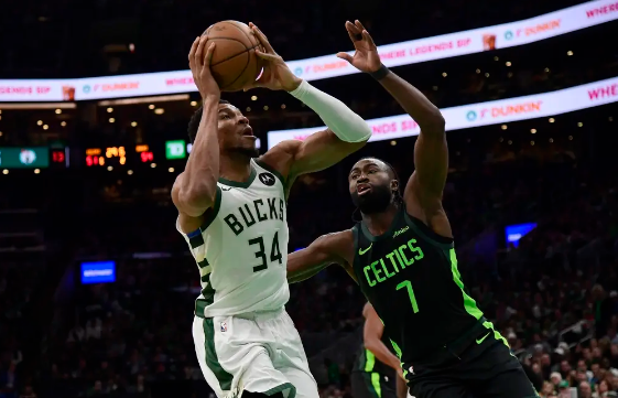 塔图姆34+10 字母哥30+11 米德尔顿复出11+5 绿军力克雄鹿 塔图姆34+10 字母哥30+11 米德尔顿复出11+5 绿军力克雄鹿