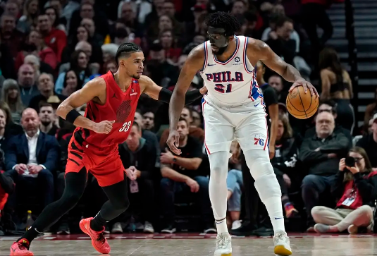 恩比德37+9 马克西23分 乌布雷15+8断 76人轻取开拓者拿4连胜 恩比德37+9 马克西23分 乌布雷15+8断 76人轻取开拓者拿4连胜