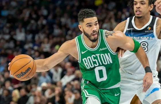 塔图姆33+8+9 华子16投15分 绿军击败森林狼