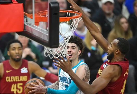 加兰25分 鲍尔24分 骑士轻取黄蜂迎10连胜&黄蜂10连败 加兰25分 鲍尔24分 骑士轻取黄蜂迎10连胜&黄蜂10连败