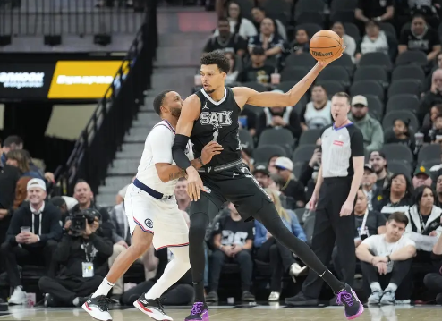 卡登收比赛!祖巴茨21+22 哈登21分12助 快船复仇马刺 卡登收比赛!祖巴茨21+22 哈登21分12助 快船复仇马刺