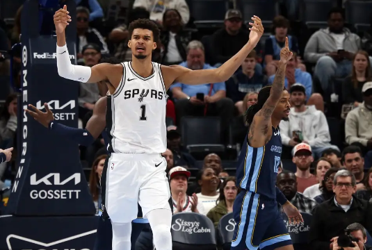 小贾伦-杰克逊31+6 莫兰特25+11 文班27+10 灰熊三杀马刺 小贾伦-杰克逊31+6 莫兰特25+11 文班27+10 灰熊三杀马刺