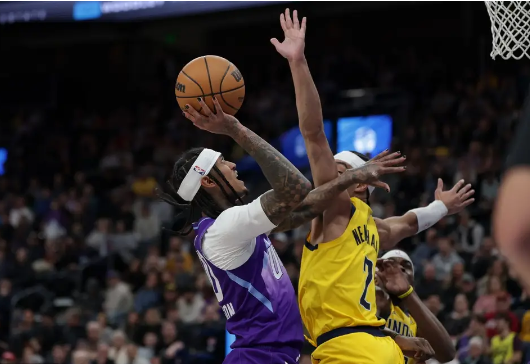 西卡22+6 哈利伯顿18+6 科林斯21+12 步行者逆转爵士迎4连胜 西卡22+6 哈利伯顿18+6 科林斯21+12 步行者逆转爵士迎4连胜