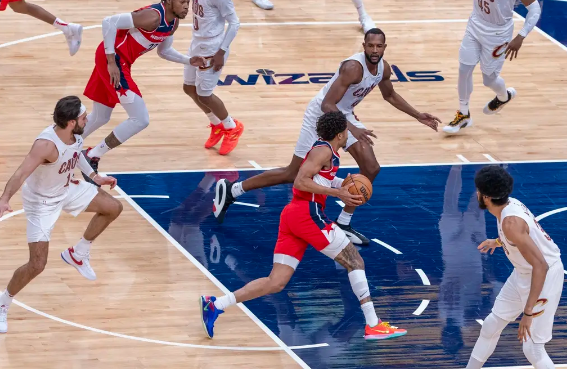 米切尔33分普尔空砍45分 莫布利27+7骑士134-124轻取奇才 米切尔33分普尔空砍45分 莫布利27+7骑士134-124轻取奇才