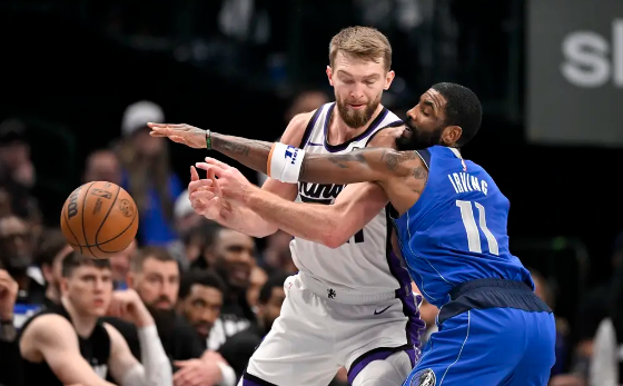 德罗赞42分欧文空砍30+9 国王加时129-128险胜独行侠 德罗赞42分欧文空砍30+9 国王加时129-128险胜独行侠