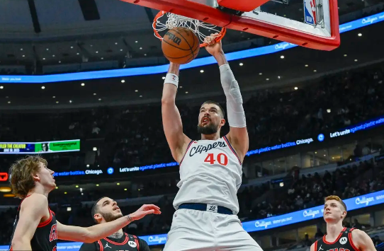 哈登第3节20分&撤步三分收比赛 小卡复出17+8+4断 快船胜公牛