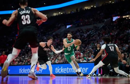 獭兔30+9+9 豪泽8记三分 绿军23记三分击败开拓者取5连胜 獭兔30+9+9 豪泽8记三分 绿军23记三分击败开拓者取5连胜