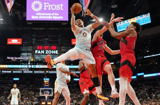 卡斯尔20+8+6 保罗全勤 S-巴恩斯35+11+8 马刺22分大逆转猛龙 卡斯尔20+8+6 保罗全勤 S-巴恩斯35+11+8 马刺22分大逆转猛龙