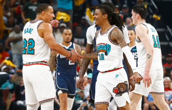 莫兰特带伤22+7+9 浓眉空砍40+9 灰熊轻取独行侠晋级季后赛 莫兰特带伤22+7+9 浓眉空砍40+9 灰熊轻取独行侠晋级季后赛