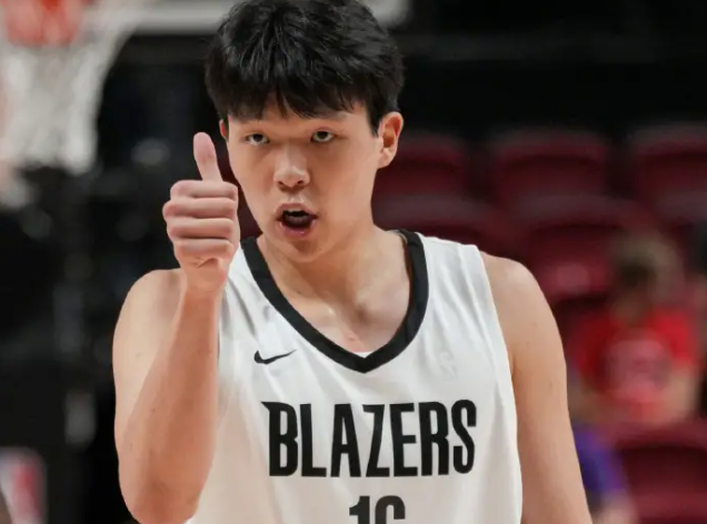 夏联-杨瀚森8分8板5助3帽 伯克奈特25分 开拓者19分轻取火箭 夏联-杨瀚森8分8板5助3帽 伯克奈特25分 开拓者19分轻取火箭